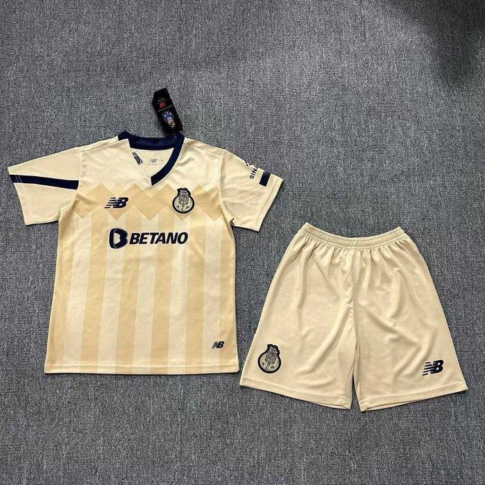 Conjuntos disponíveis 2 aos 14 anos