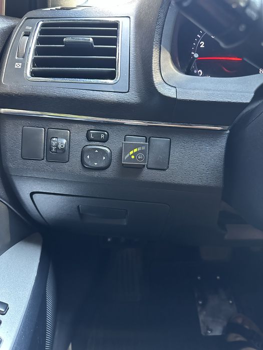 Продам автомобіль Toyota Avensis 2012р газ/бензин