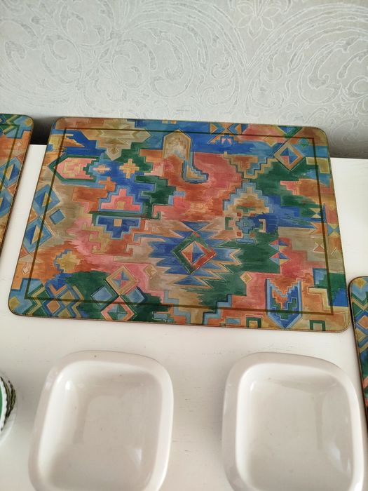 Сервірувальні підставки,керамічні креманки