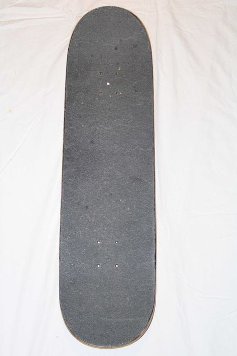 | Tábua Skate | Darkroom | Scumstache | 8.6' x 32.25' |