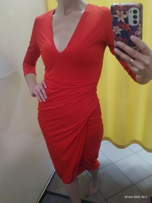 Czerwona elastyczna sukienka