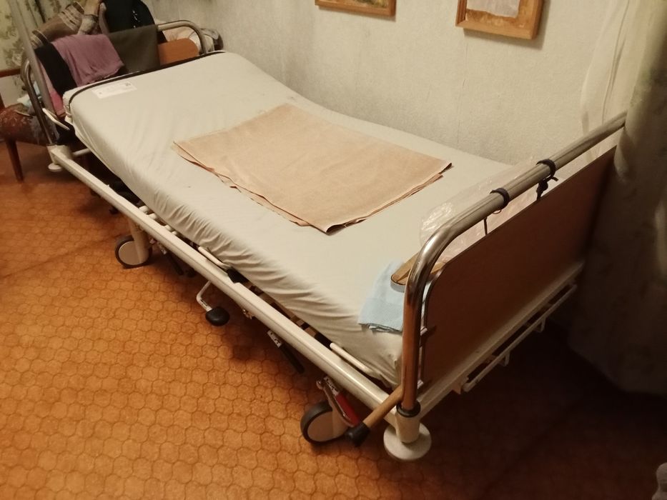 Медицинская кровать