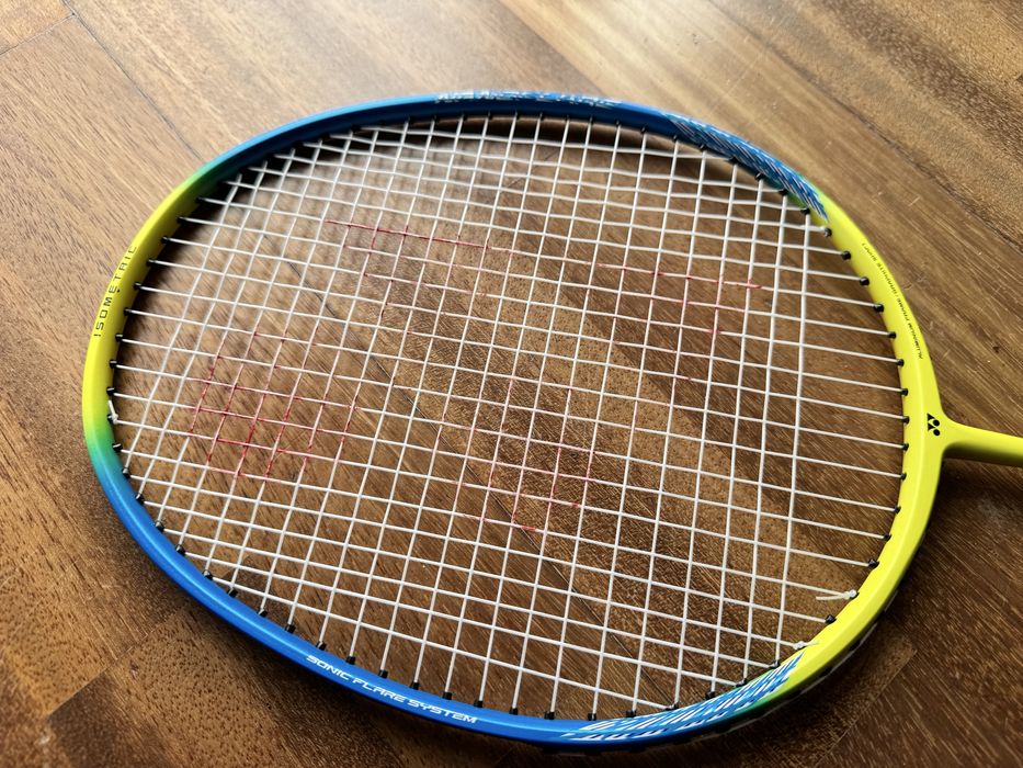 Rakieta do badmintona Yonex Nanoflare 100 + gratis