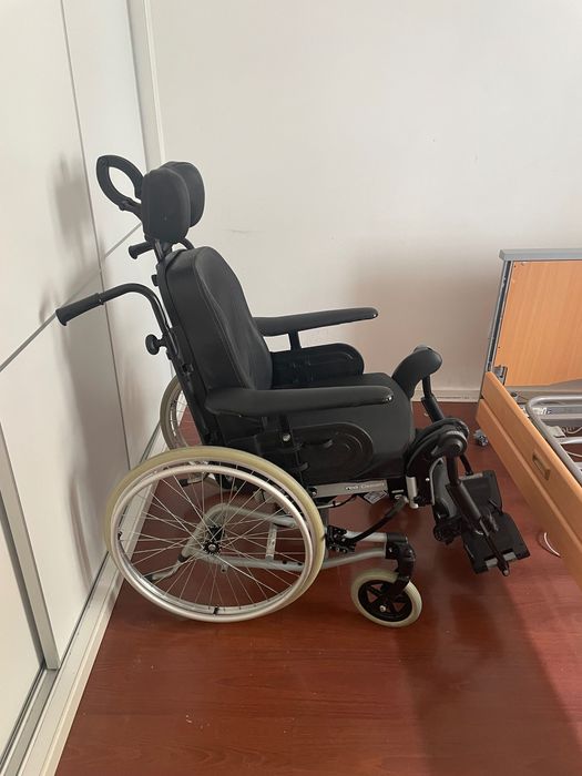Cadeira de Rodas Eléctrica Invacare Clemátis 44 de 2020