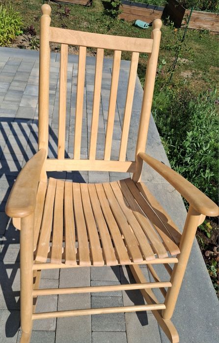 Drewniany fotel bujany