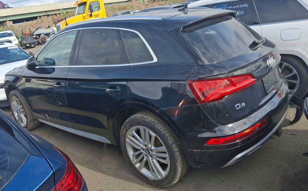 Розборка Audi Q5 80A 2018 Premium фарба - Y9T Двигун - DAYB