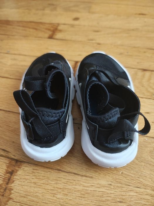 Adidaski chlopięce marki Nike r.23,5