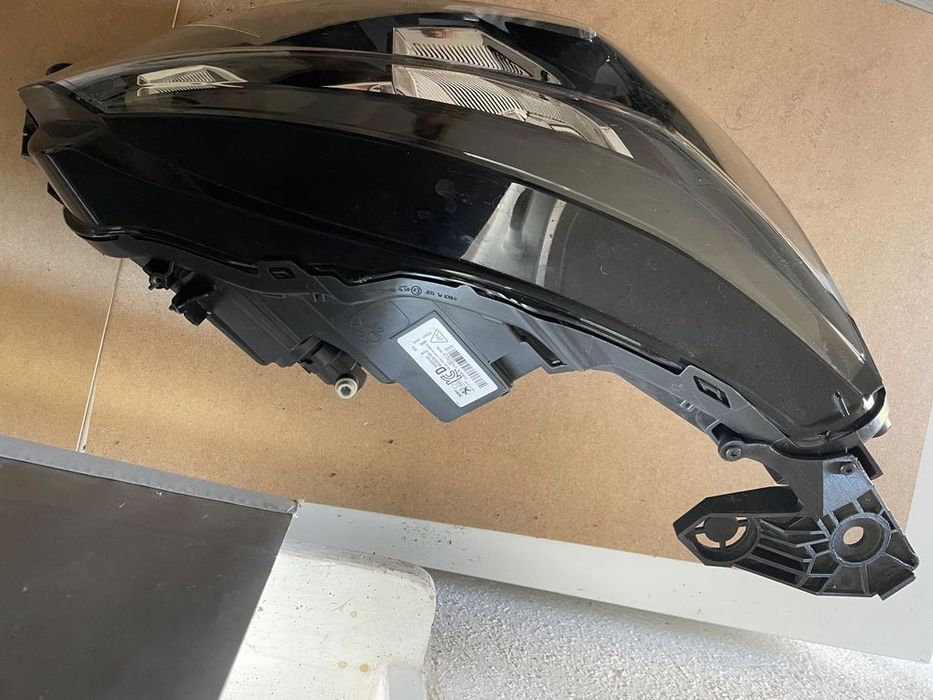 peugeot 2008 lampa prawa reflektor led cala ładna 90200108