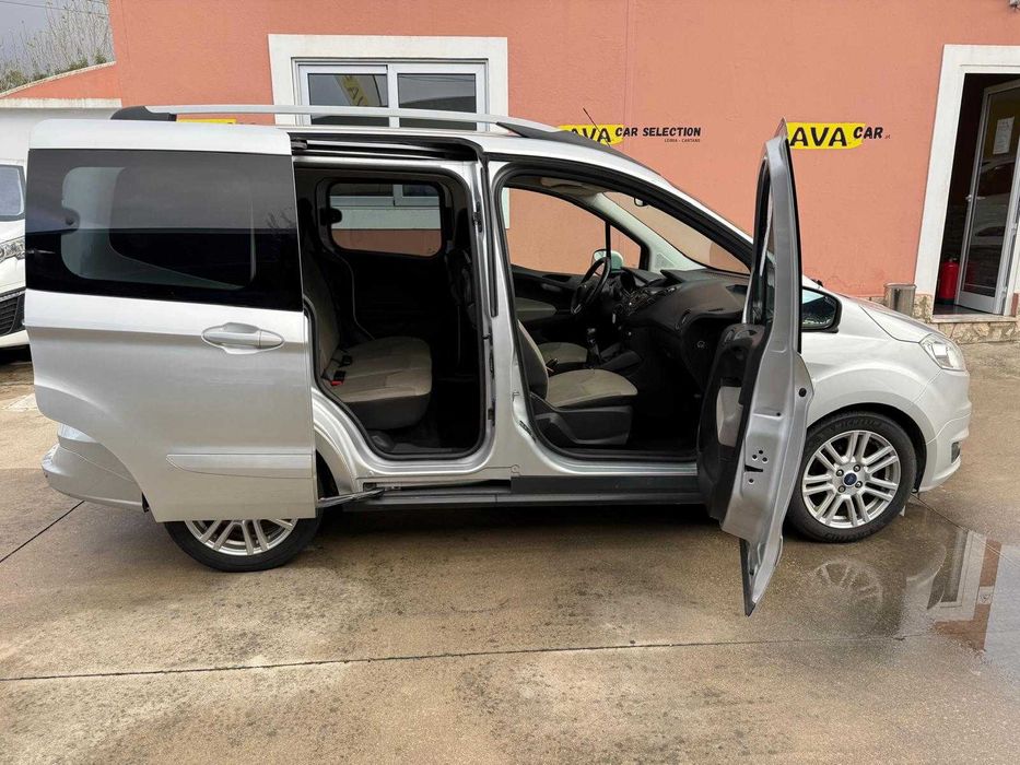 Ford Tourneo Courier 1.5 TDCi Titanium
