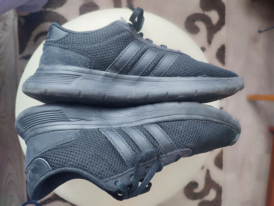 Кросівки Adidas 37,5