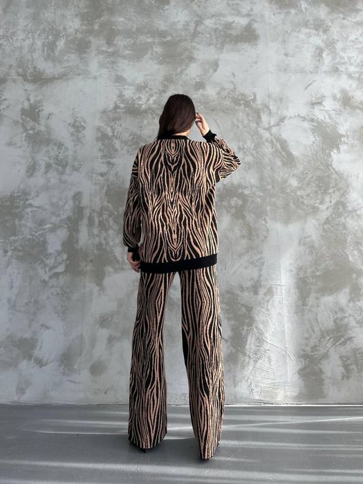 Стильний трикотажний костюм