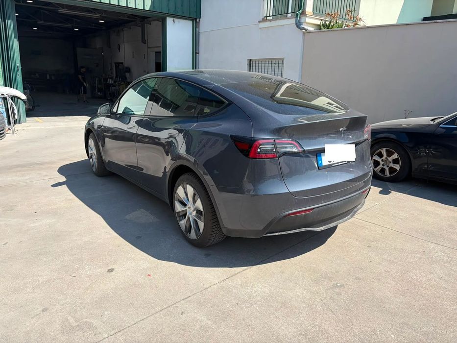 Tesla Model Y Long Range Dual Motor AWD