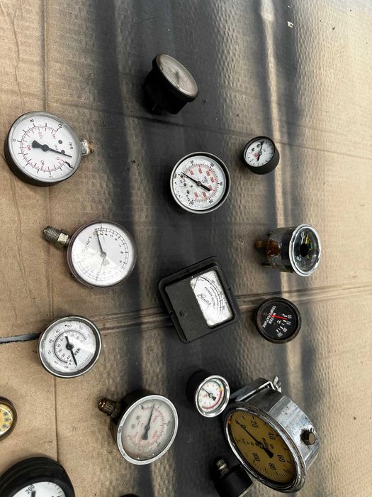 Conjunto de manómetros antigos