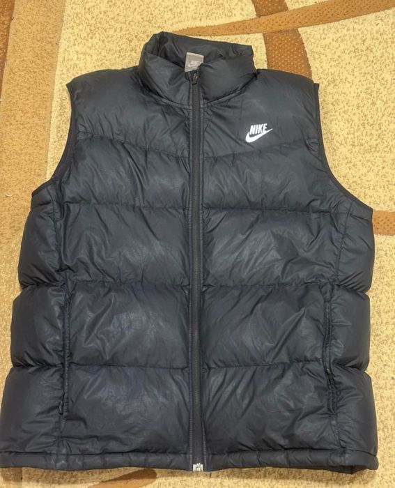 Вінтажна пухова жилетка Nike