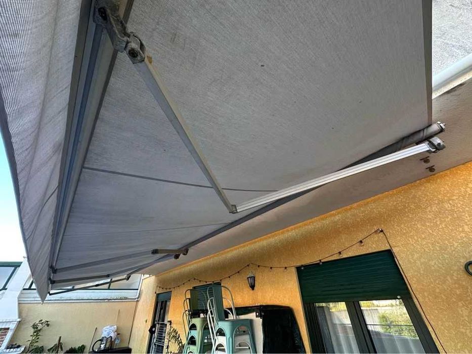 Toldo de 4 braços 8.25 x 2.75m
