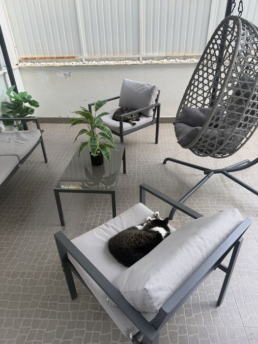 Perola com sofas