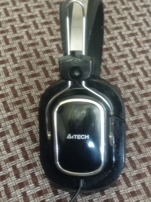 Продам наушники в рабочем состоянии.