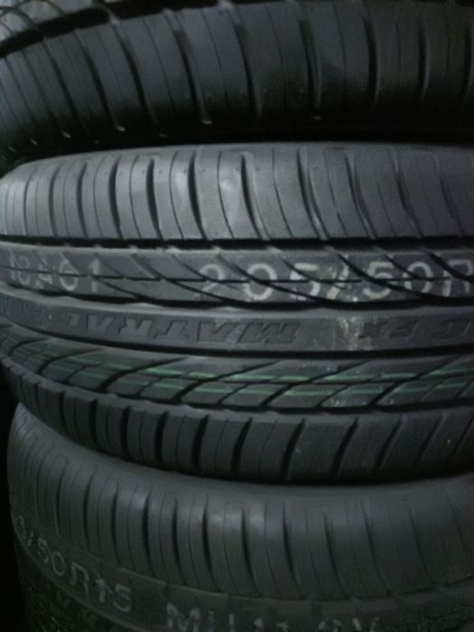 Pneus  205/50/15