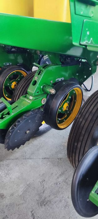 Сівалка пневматмчна точного висіва  JOHN DEERE 7200 Джон Дір