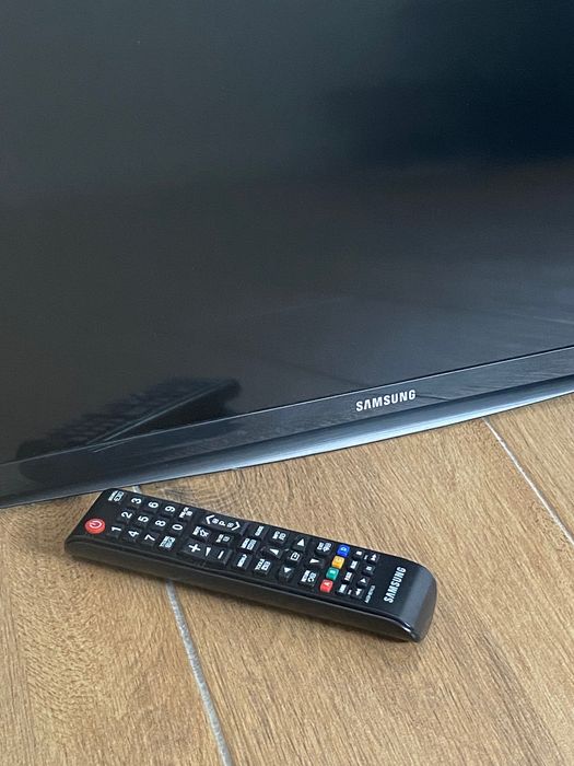 TV Monitor Samsung 28" T28D310 - com Comando