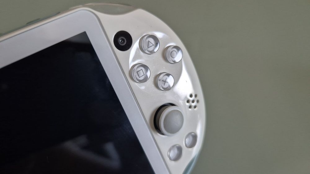 Ps vita slim com jogos instalados.