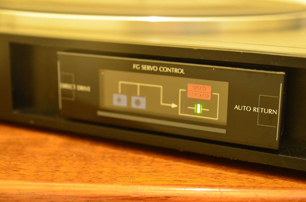 Gira Discos Sansui P-D11 Direct Drive