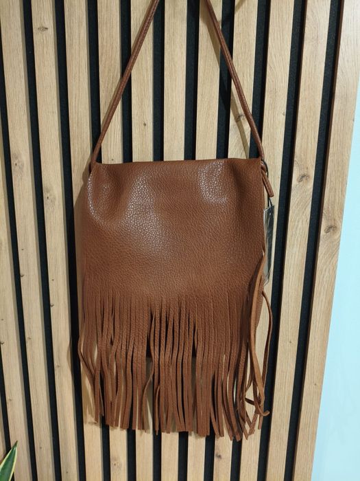 Torebka w stylu Boho z klapką i frędzlami