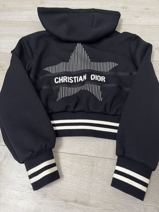 Продам жіночий костюм Christian Dior