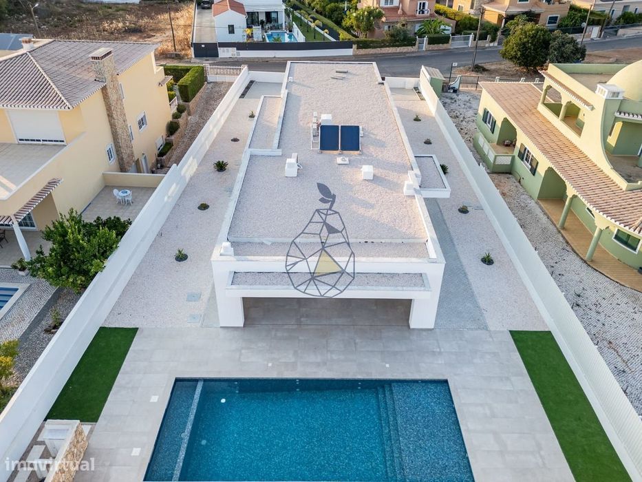 Moradia Nova com Piscina na Urbanização Monte Canelas - Portimão