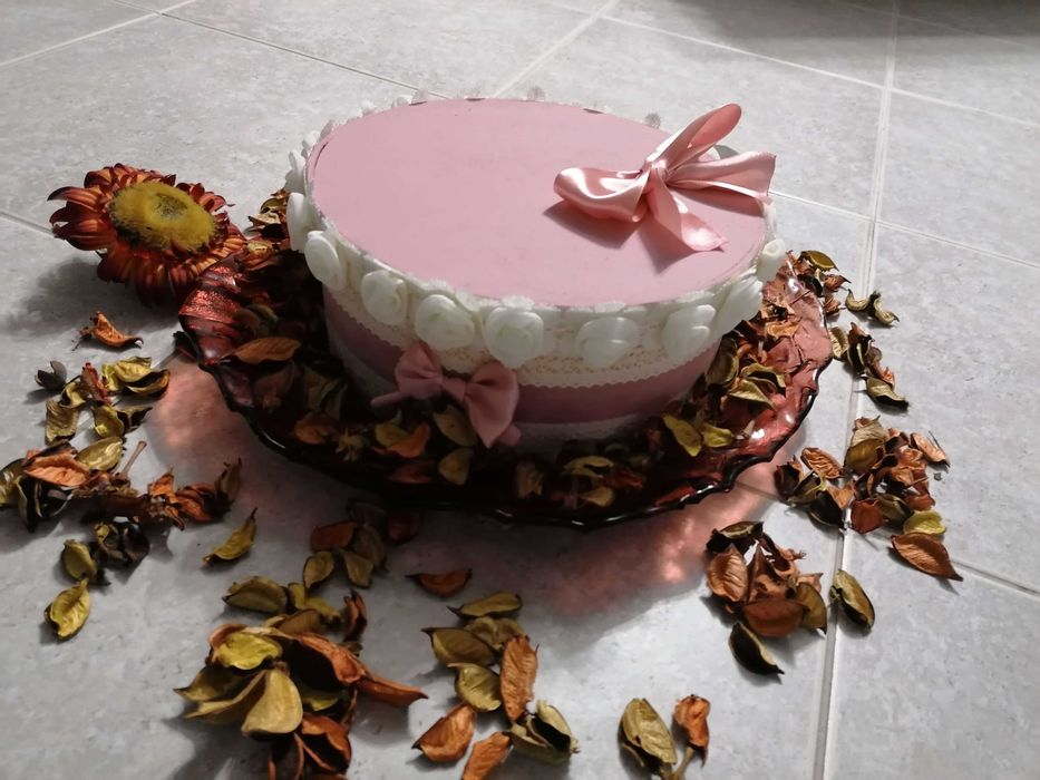 Caixa decorada à mão