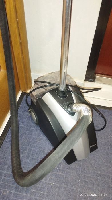Це відпарювач для одягу Rovus Garment Steamer, модель EK-6005.