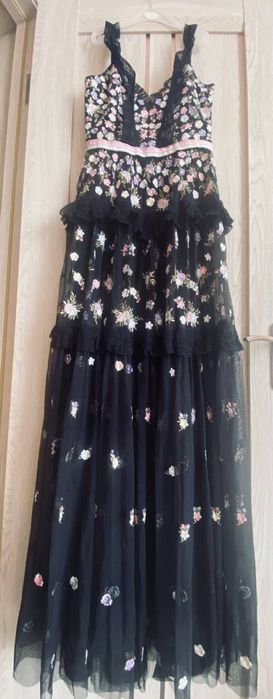 Вечірня сукня Needle & Thread на випуск