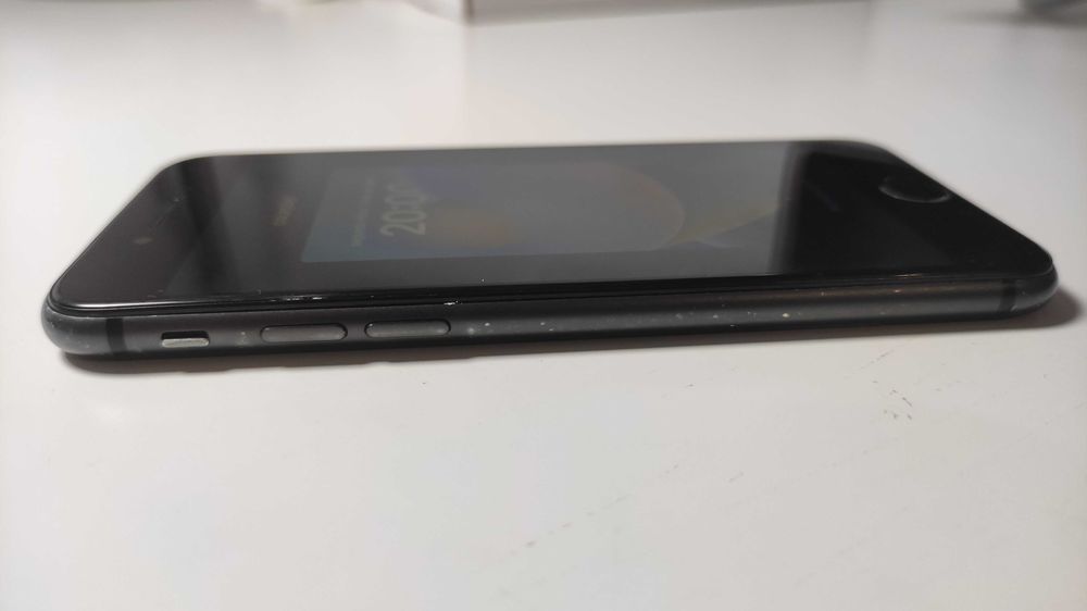 iPhone 8 cinzento sideral 64 GB