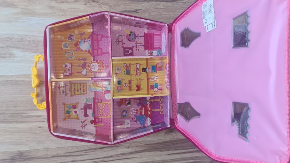 Domek rozsuwany dla lalek