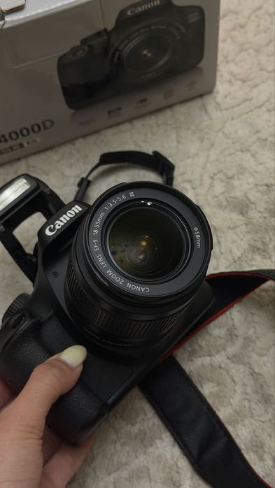 Продам фотоапарат Canon EOS 4000D