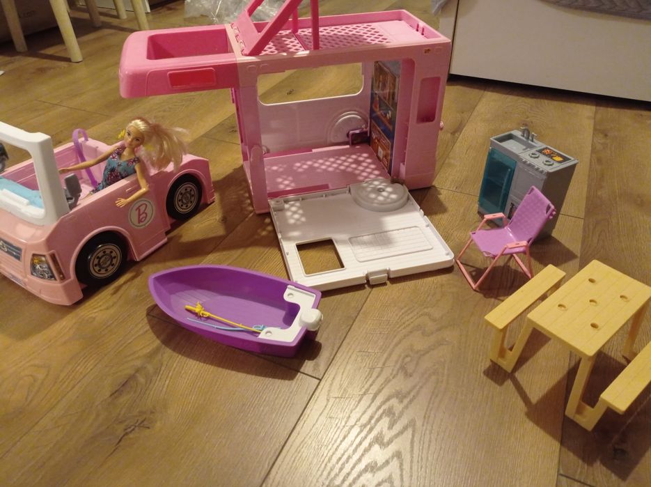 Barbie zestaw kamper kemping ghl93 łódka, stół, łazienka etc
