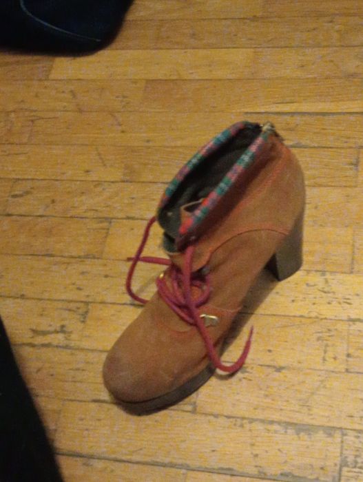 Botas  castanhas de mulher