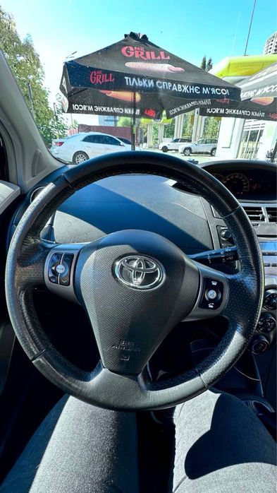 Yaris 1.33 бензин 2009 року