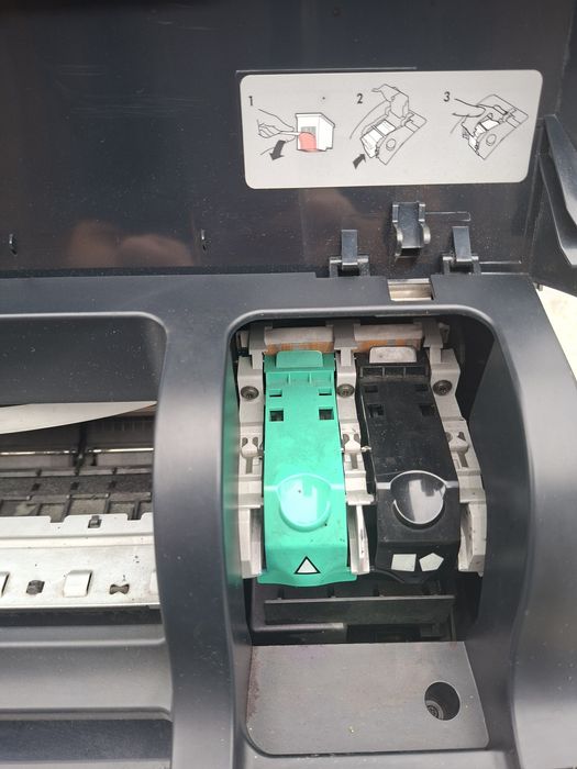 Принтер HP Photosmart 8153 у робочому стані