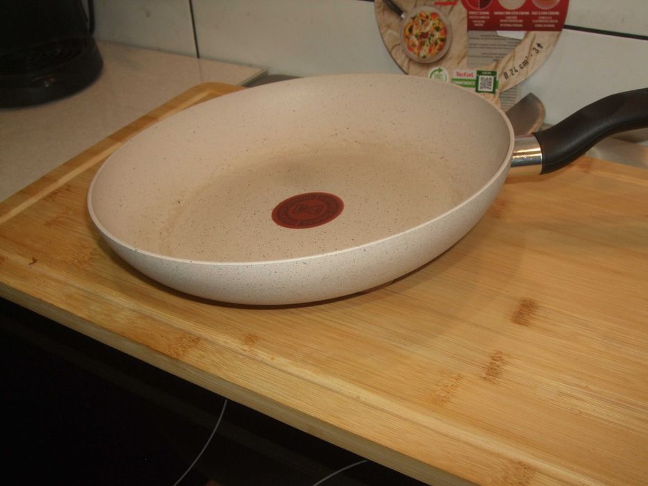 Patelnia Tradycyjna TEFAL BEIGE ESSENTIAL Non-stick 24 cm INDUKCJA !!!