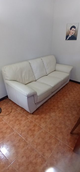 Sofá de três lugares