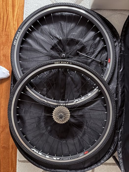 Koła gravelowe kompletne 28” NOWA KASETA 105 11rz opona 32mm