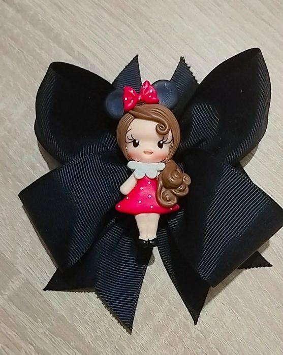 Laços para cabelos.