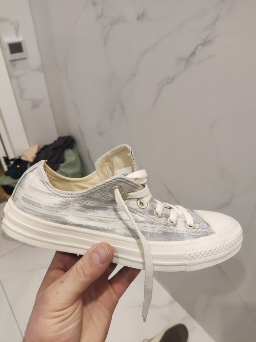 Оригінальні кросівки Converse Chucks 532289F Розмір 39.5