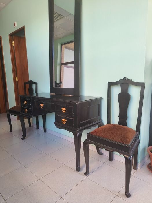 Vende se conjunto de móveis antigos