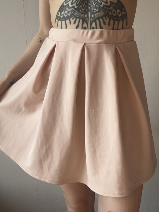 Rozowa mini spodniczka