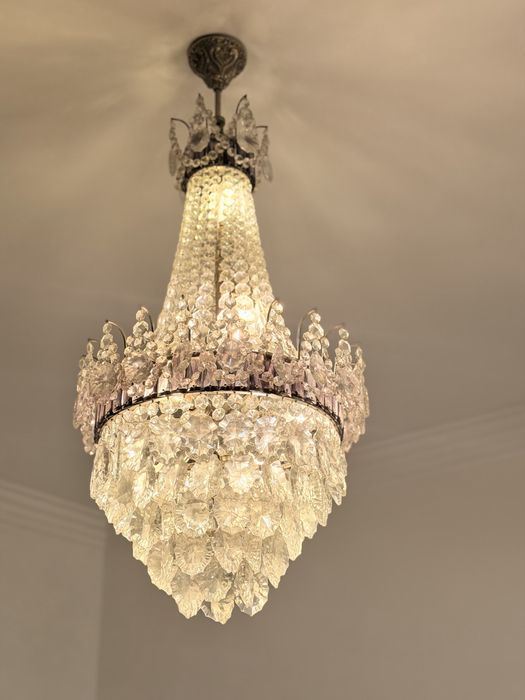 Lustre/Candeeiro em Meio Cristal – Peça Clássica e Imponente