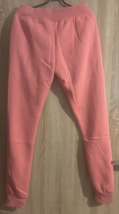 Nowe z metka spodnie dresowe