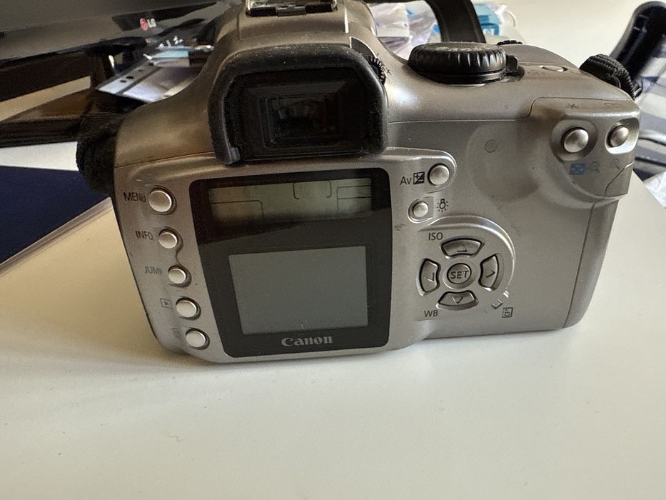Maquina CANON EOS 300D