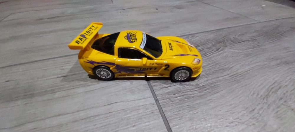 Transformers auto żółty robot samochód